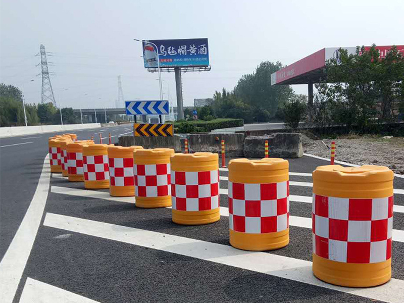 路錐、防撞桶專用吹塑機(jī)